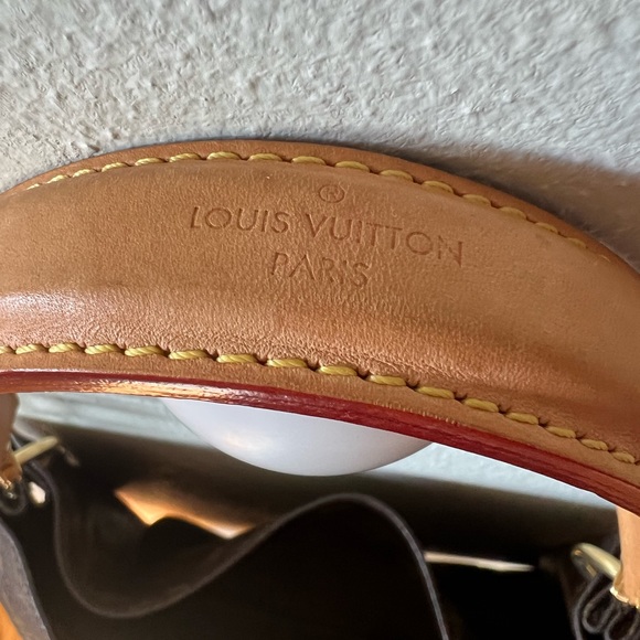 Louis Vuitton Monogram Canvas Metis Bag - Picture 7 of 11